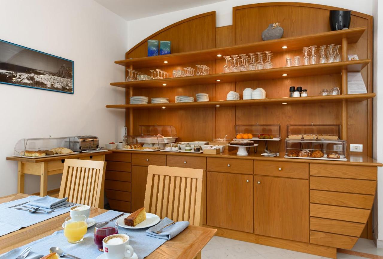 Albergo Auralba ซานวิโต โลคาโป ภายนอก รูปภาพ